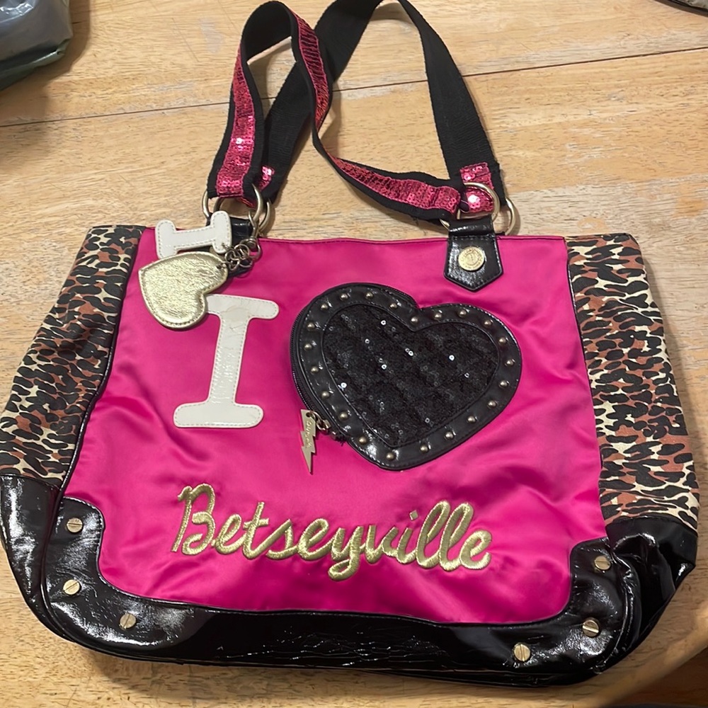 Decent size tote almost brand new barely used bag